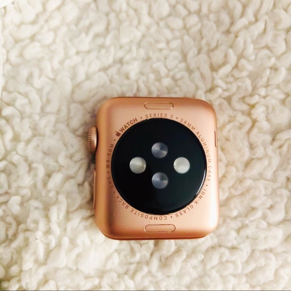 Apple Watch Series 3 Rose Gold ***cracked screen** - Picture 2 of 3